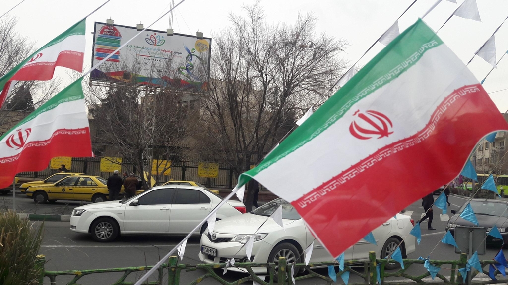 테헤란 시내의 이란 국기