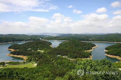 수려한 풍광 자랑하는 대청호변 청남대
