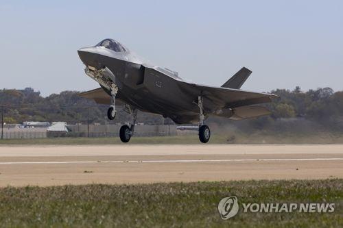 이륙하는 F-35A
