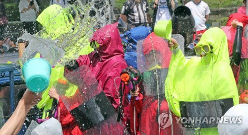 지난해 춘천마임축제 개막행사
