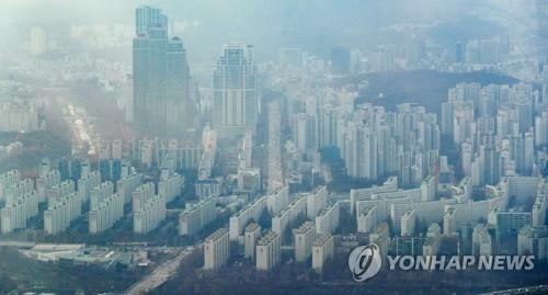 서울 송파구 잠실롯데월드타워에서 바라본 강남구 일대의 아파트