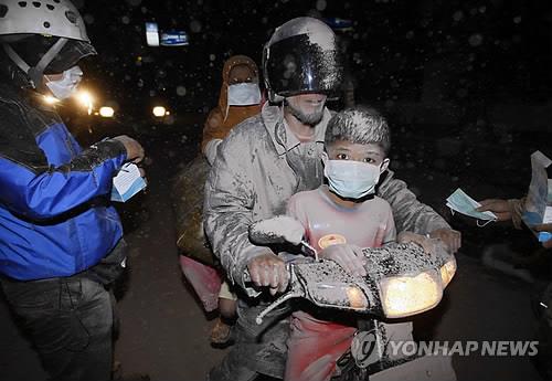 2010년 대폭발 당시 필사적으로 탈출한 주민들