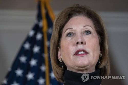 트럼프 법무팀 회견에 참여한 시드니 파월
