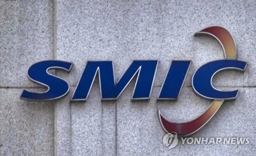중국 최대 반도체 기업 SMIC 상하이 공장 로고