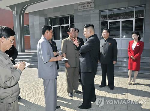 北김정은, 남흥청년화학연합기업소 시찰