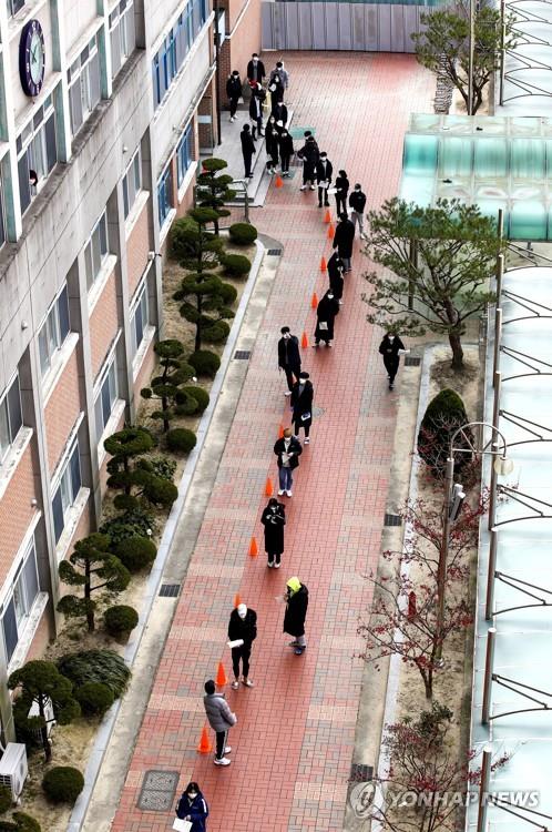 광주 모 학교 코로나 검사 행렬