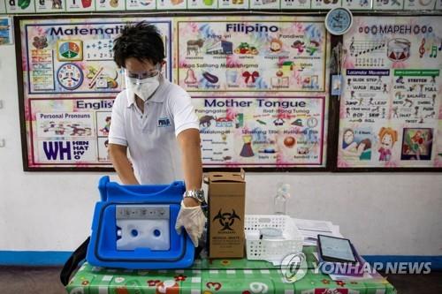 필리핀 의료진의 코로나19백신 접종 예행연습