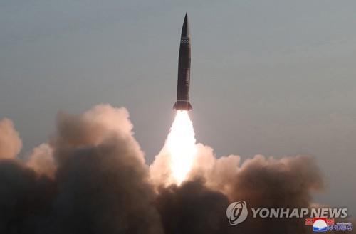 북한, 탄도미사일 발사…"탄두중량 2.5t으로 개량"