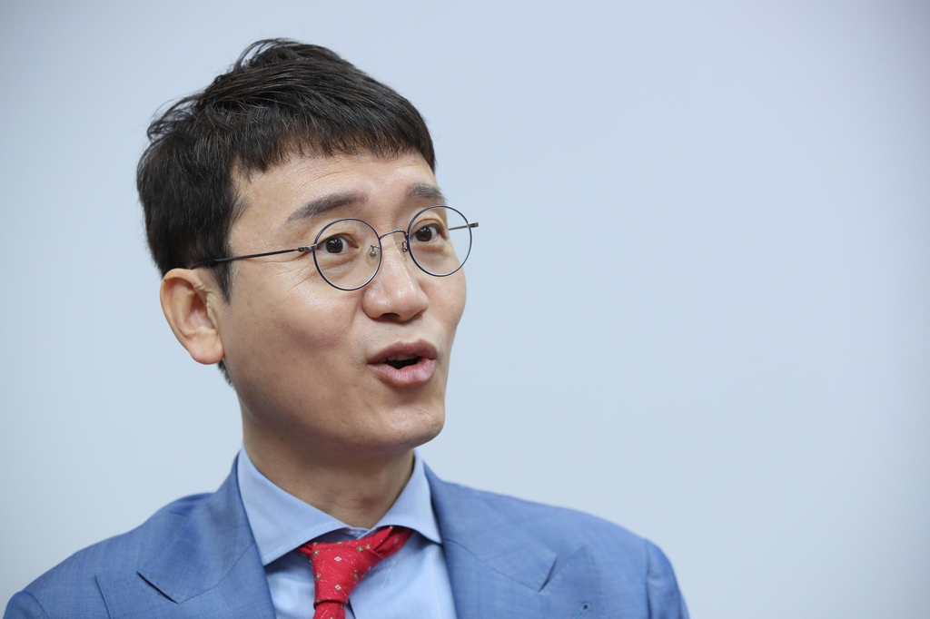 연합뉴스와 인터뷰하는 김웅 의원