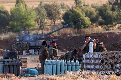 가자지구 향해 155㎜ 자주포 포격 준비하는 이스라엘군