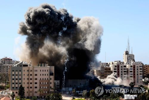 이스라엘군, 가자지구 내 외신 입주 건물 폭격[AFP=연합뉴스]