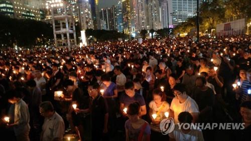 홍콩 빅토리아 파크에서 열린 톈안먼 민주화시위 추모집회[연합뉴스 자료사진]