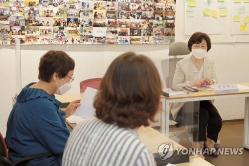 정영애 여가부 장관, 이주배경청소년지원센터 방문