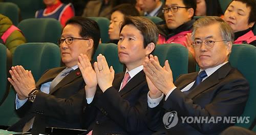 2015년 새정치민주연합 2·8전대에 출마한 박지원, 이인영, 문재인 후보(왼쪽부터)