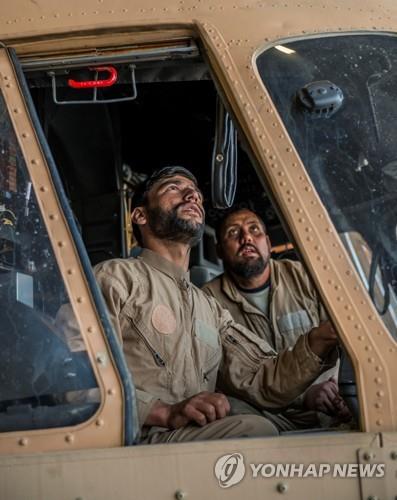 아프간 공군 헬기 조종사들