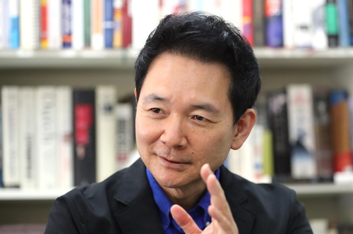 연합뉴스와 인터뷰하는 장성민 전 의원