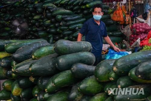 4일 중국 장쑤성 양저우의 야채 도매시장