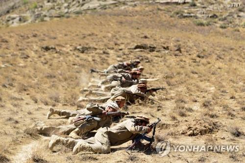 아프간 북부 판지시르 계곡의 저항군 병사들