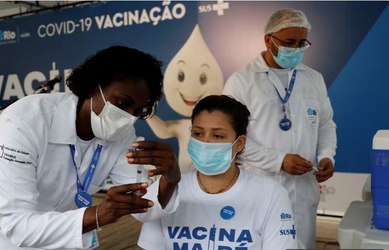 브라질 리우 빈민가 주민 코로나19 백신 접종