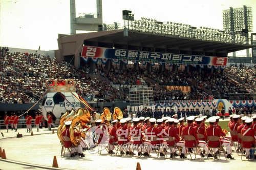 프로축구 슈퍼리그 1982년 출범