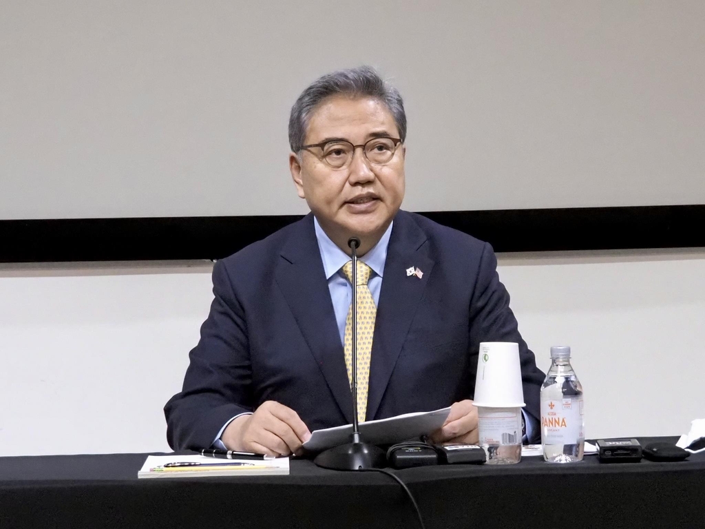 특파원 간담회 하는 박진 외교장관
