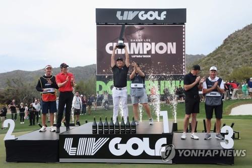 LIV 골프 2차전 시상식. 뉴질랜드 교포 대니 리가 개인전 우승을 차지했다.