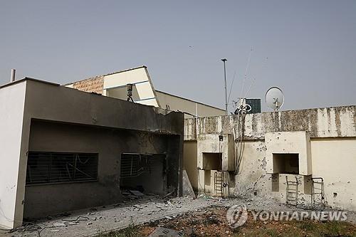 헤즈볼라의 공격으로 파괴된 이스라엘 국경마을 아랍 알아람셰의 커뮤니티 센터