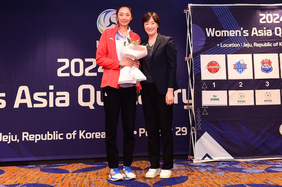 여자배구 아시아쿼터 1순위로 페퍼저축은행에 지명된 장위와 장소연 감독