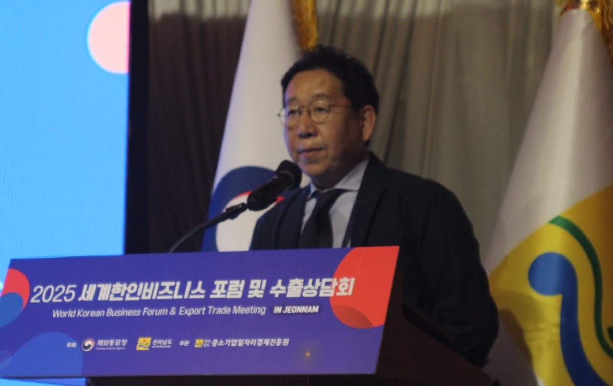 제2차 세계한인비즈니스 포럼서 주제발표하는 대니 리 OK Biz 위원