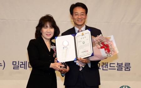 강진군, '초록믿음' 동아일보 착한브랜드 대상 3년 연속 수상 - 1