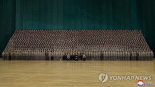 Kim Jong-un pide a los policías 'defender firmemente' la unidad del Estado