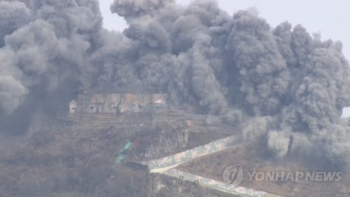강원도 철원 시범철수 대상 GP 상부구조물 폭파로 철거