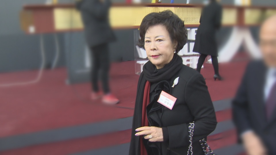 '30억 뒷돈' 신영자 이사장 구속…롯데 비자금 수사 탄력