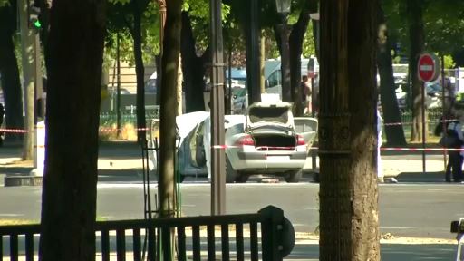 [현장영상] 파리서 차량 한 대 경찰차 돌진, 폭발