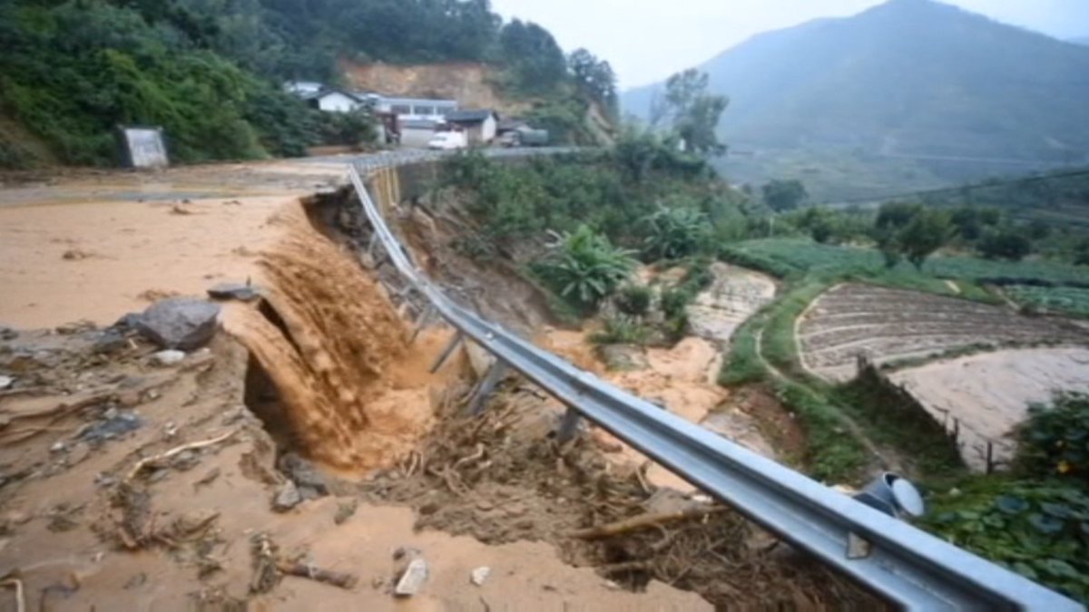 中 쓰촨성 새벽 산사태로 140명 이상 매몰