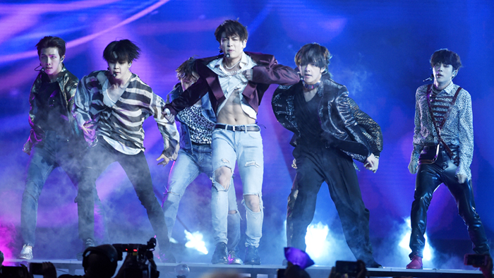 방탄소년단, 한국인 최초 빌보드 차트 1위 등극