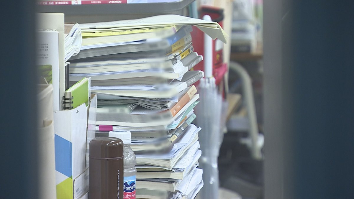 굳게 닫힌 학원…시험 앞둔 공시생 "다들 걱정"