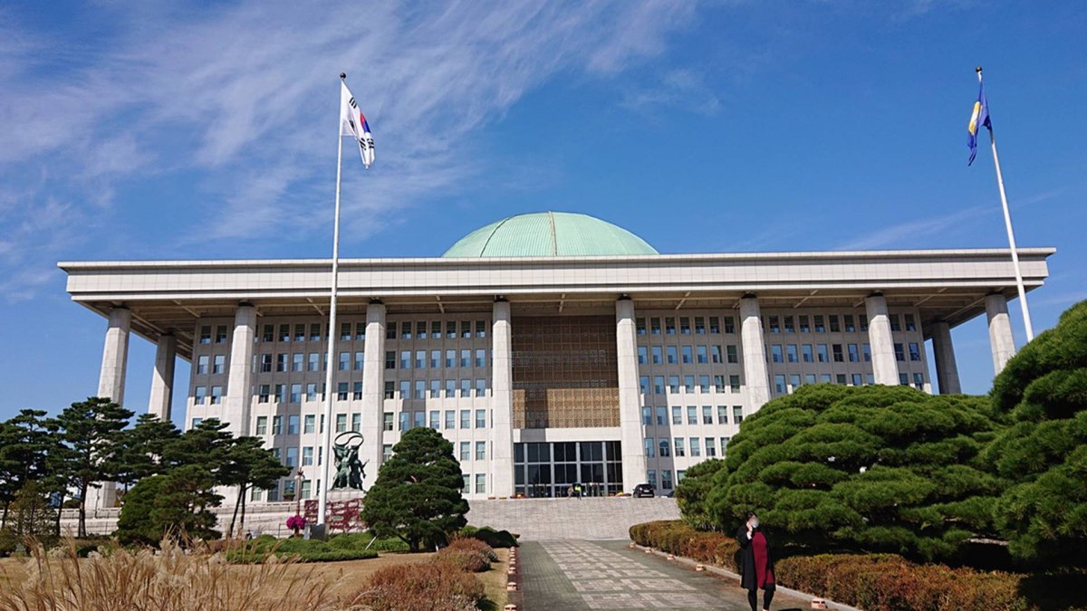 공수처 '강대강' 대치 계속…의장·원내대표 회동 주목