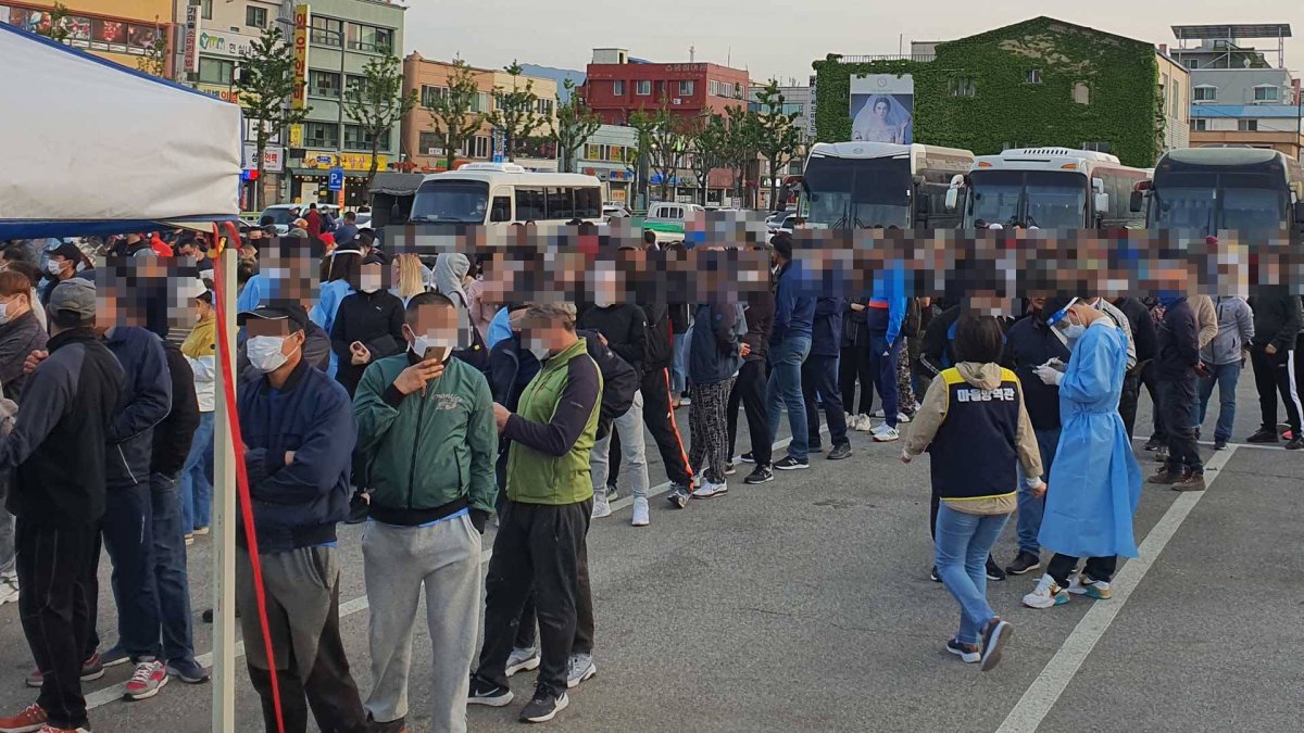 강릉서 외국인 노동자 43명 감염…2단계 격상