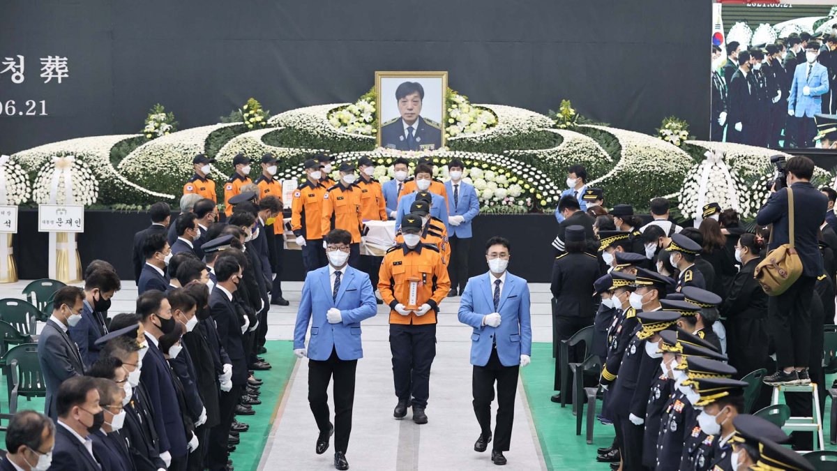 쿠팡 물류센터 화재 순직 故김동식 구조대장 영결식 엄수