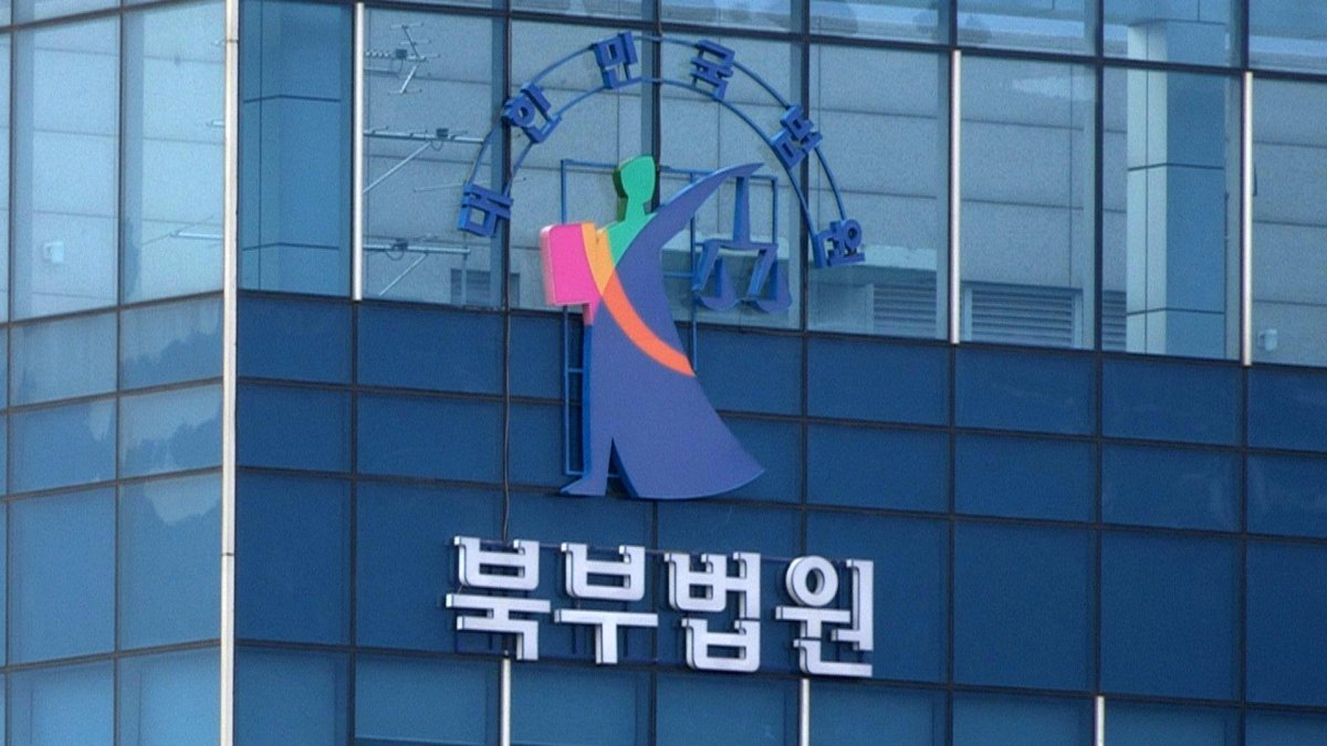 '경비원 홍두깨 폭행' 60대 입주민 집행유예