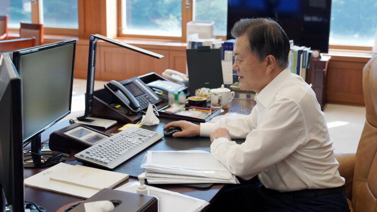 문대통령, '캐스퍼' 직접 구매…"광주형 일자리 응원"