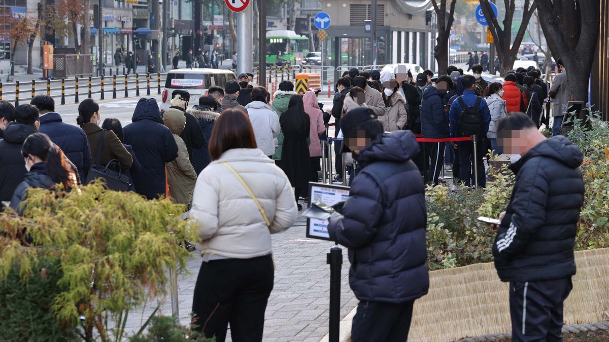 여전히 4천명 육박…위중증 최대치 또 경신