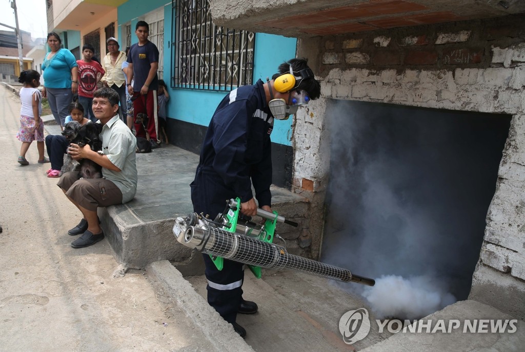 페루서 지카 바이러스 방역 작업<< AP=연합뉴스 자료사진 >>
