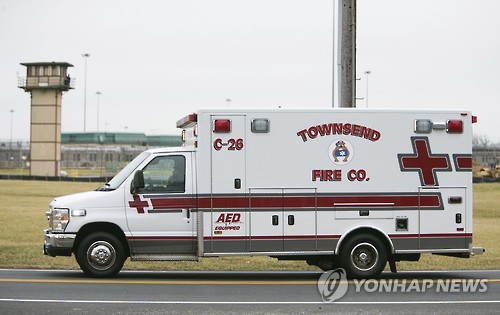 인질극이 벌어지고 있는 델라웨어 교도소로 향하는 앰뷸런스