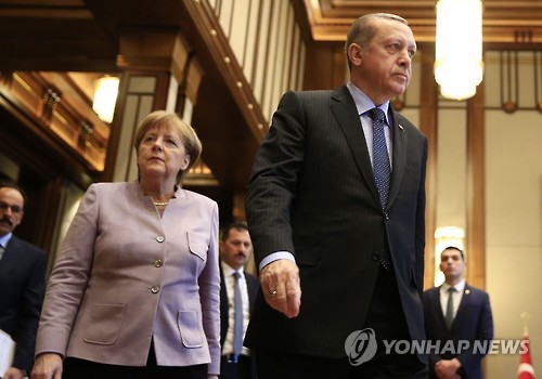 메르켈 獨총리 "언론자유 우려 에르도안에 전달"