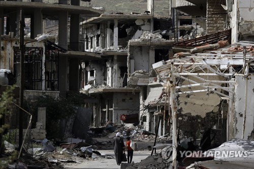 美주도 동맹군 공습에 파괴된 시리아 거리