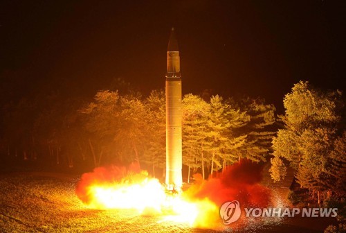 북한의 ICBM급 미사일 '화성-14형' 2차 시험발사 장면