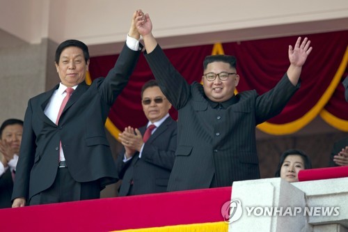 열병식 참석한 김정은 리잔수