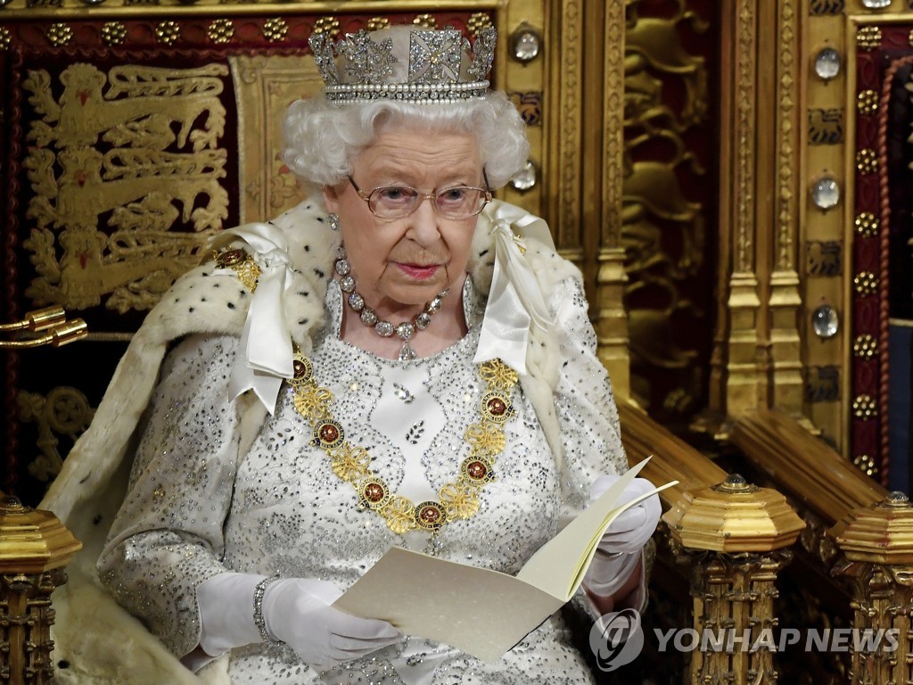 英 2년반만에 ′여왕연설′…브렉시트·범죄대응 등 26개법안 소개